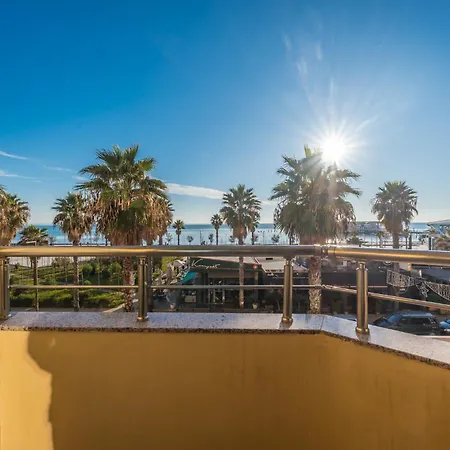 Amazing Beachfront Oasis 2 Апартаменты Дуррес