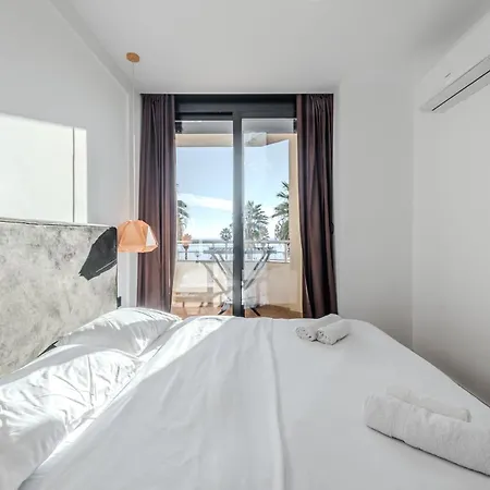 Amazing Beachfront Oasis 2 Apartment *