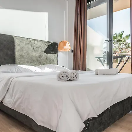 Amazing Beachfront Oasis 2 Apartment Durres